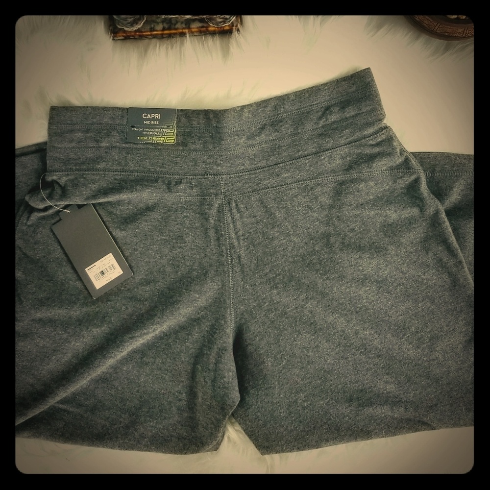 NWT Tek Gear Women's Sz Large Grey Capri Leggings